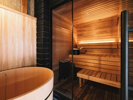 Bañera y ducha independientes, artículos de tocador gratuitos