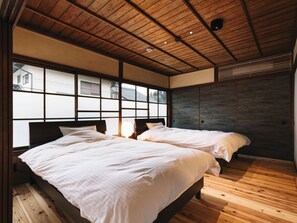 Luxury Room | 2 bedrooms, bed sheets