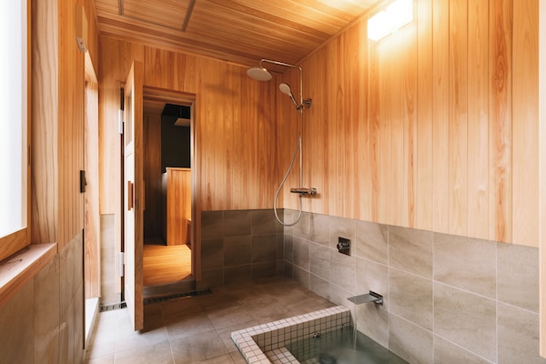 Luxury Room | Bathroom | Separate tub and shower, free toiletries, hair dryer, electronic bidet