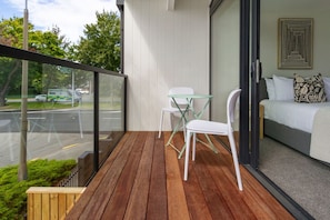 Outdoor dining - Tranquil 2 Bedroom Oasis sleeps 6 (Christchurch)