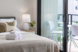 2 bedrooms, iron/ironing board, travel cot, free WiFi - Spacious City Retreat Perfect for Getaways (Christchurch)