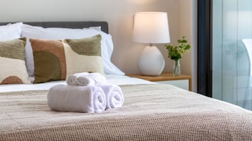 2 bedrooms, iron/ironing board, travel cot, free WiFi