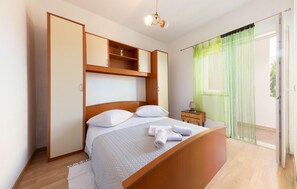 1 bedroom, travel crib, free WiFi, bed sheets