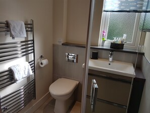 Apartment | Badezimmer | Handtücher, Seife, Shampoo, Toilettenpapier