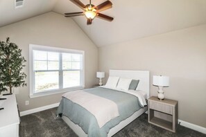 4 室のベッドルーム、アイロン / アイロン台、WiFi、ベッドシーツ