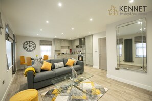 Premier Apartment, Ensuite | Lounge - Chester House (Reading)
