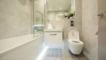 Deluxe Apartment, Ensuite | Bathroom
