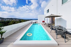 3 habitaciones, decoración personalizada y muebles diferentes 