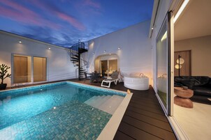 Building B, Max 12 guests (Projector, Swimming pool, Hot spring, Sauna) Non Smoking | 3 bedrooms, individually decorated, individually furnished, desk