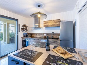 Kühlschrank, Mikrowelle, Ofen, Geschirrspüler