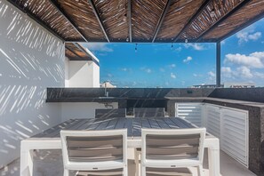 Outdoor dining - Cozy apartment in marvelous Playa del Carmen with WiFi, AC and 2 TV (Playa del Carmen)