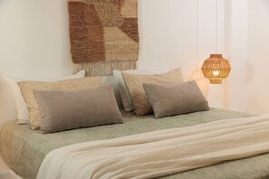 3 bedrooms, iron/ironing board, travel crib, free WiFi