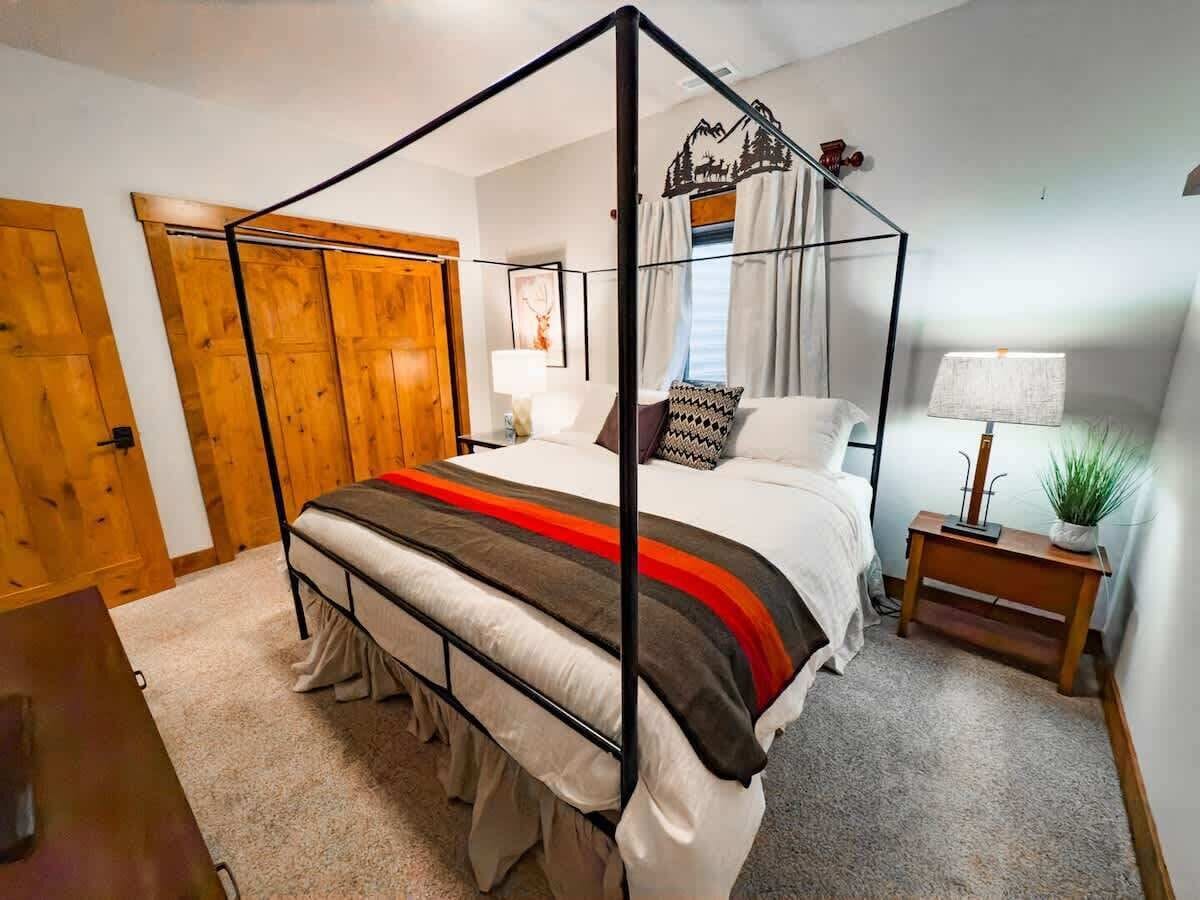 3 bedrooms, iron/ironing board, free WiFi, bed sheets
