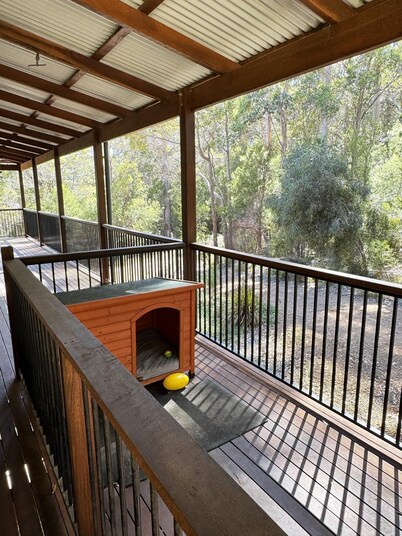 Rivendell House: Spacious retreat, pet friendly