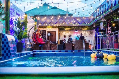 Aso Chateau Apartment and Lounge 