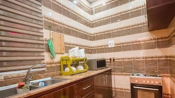 Superior Apartment, City View | Private kitchen | Fridge, microwave, oven, stovetop