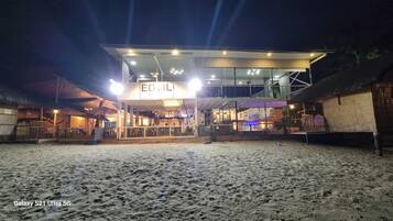 A beachside building with a sign reading "EDIL".