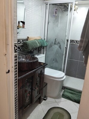 Handtücher, Seife, Toilettenpapier