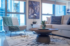 TV - FIRST CLASS | 1BR | Elegant DIFC Escape (Dubai)