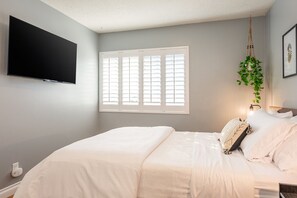 4 bedrooms, desk, iron/ironing board, travel cot