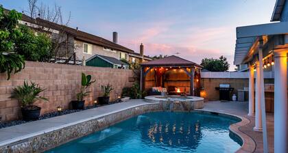 Luxurious 4BR Pool House with 2 Master Suites, Near Disney!