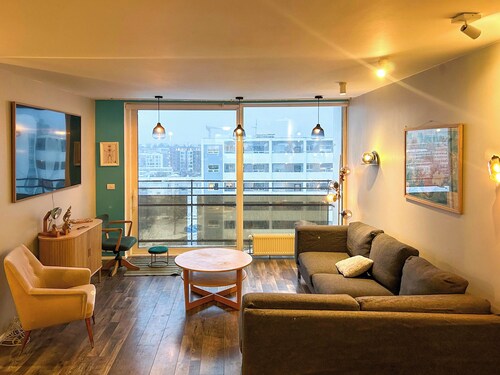 Cozy 3-bedroom apartment in beautiful Reykjavík with WiFi & mountain views