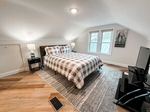 3 bedrooms, iron/ironing board, WiFi, bed sheets