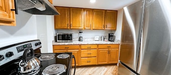 Modern Riverbend Suites - 3BR