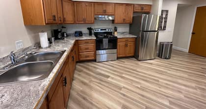 Modern Riverbend Suites - 2BR
