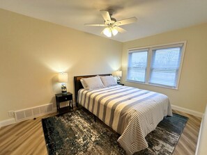 2 bedrooms, iron/ironing board, WiFi, bed sheets