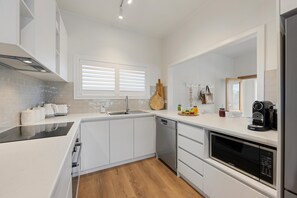 Private kitchen - Bonny Chill 2445 Mid North Coast (Bonny Hills)