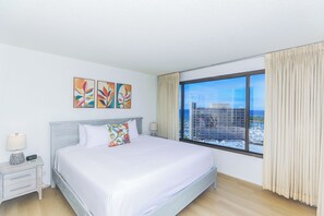 2 bedrooms, iron/ironing board, free WiFi, bed sheets - 2-Bedroom Ocean View, Perfect Location in Waikiki! (Honolulu)