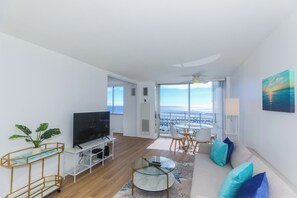 Smart TV - Best View in Ilikai Marina! End Unit with Direct Ocean View! (Honolulu)