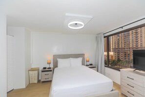 1 bedroom, iron/ironing board, free WiFi, bed sheets - Modern, Comfortable with Great Amenities!  Washer/Dryer, Parking, WIFI included! (Honolulu)