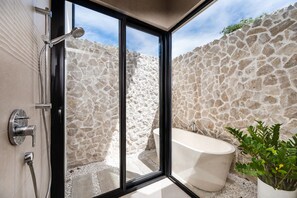 Shower, hair dryer, towels - Newly Built Luxury Villa with Private Pool, & Beach Club Access (Hacienda Pinilla)