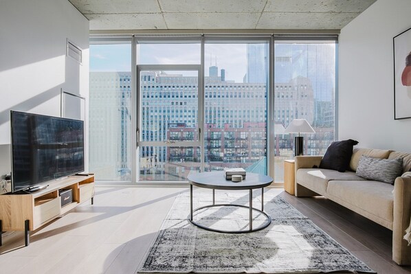 TV, stereo - Blueground | River North, rooftop & gym, nr Mart (Chicago)