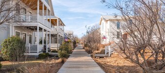 Charming Carlton Landing Single Story Home Steps Away from TownCenter - The Nest