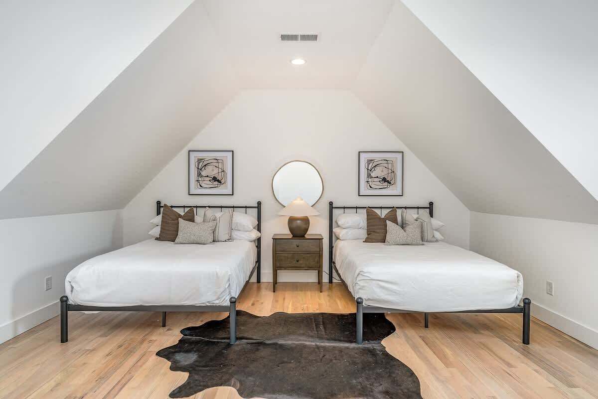 4 bedrooms, iron/ironing board, travel crib, free WiFi