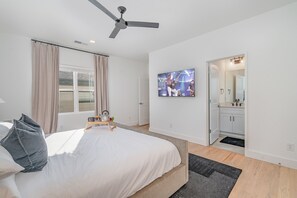 4 bedrooms, iron/ironing board, travel cot, free WiFi - Aurora-Private Deck-9 Mins to Broadway (Nashville)