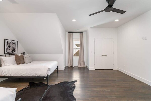 4 bedrooms, iron/ironing board, travel cot, free WiFi