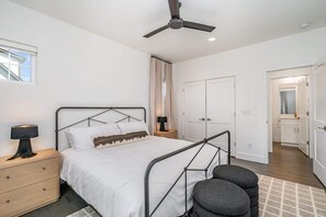 4 bedrooms, iron/ironing board, travel cot, free WiFi - Sunspire-Heart of East Nashville-2 car garage (Nashville)
