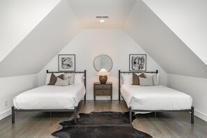 4 soverom, strykejern/-brett, reiseseng for barn og wi-fi (inkludert)