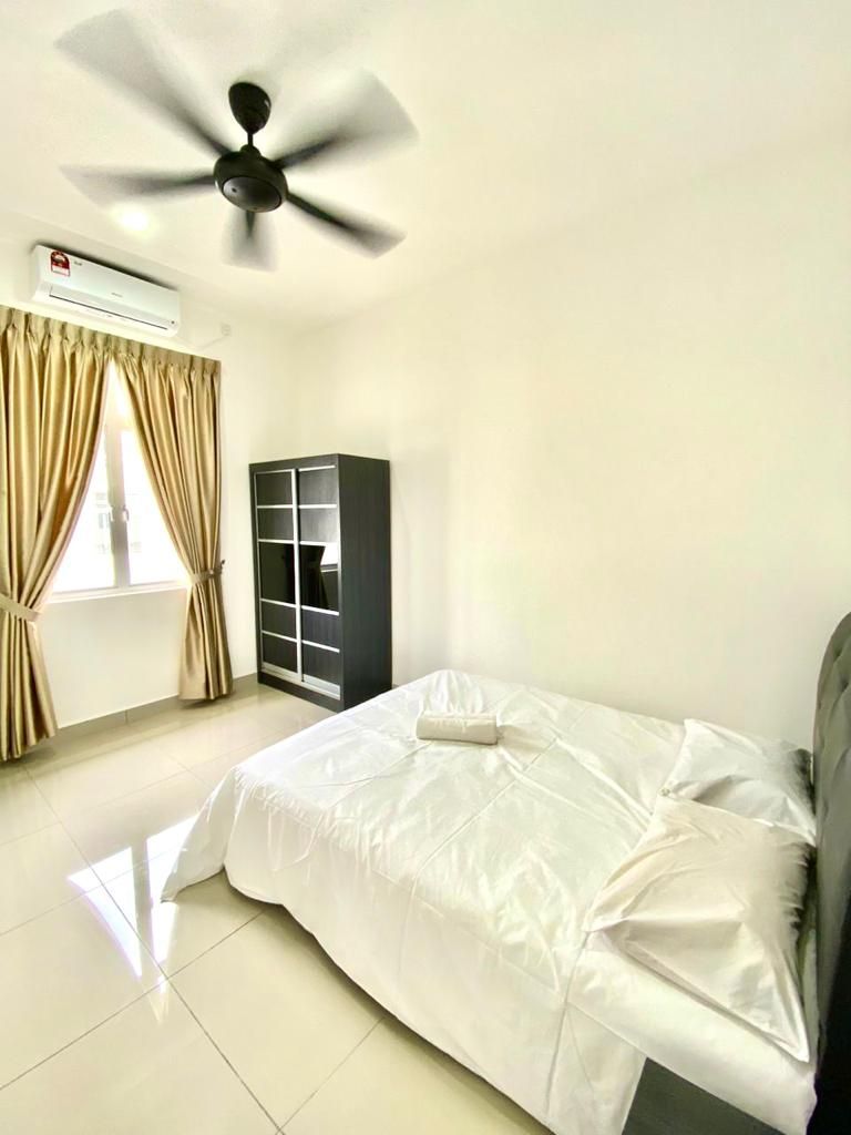 A bedroom with a bed, a ceiling fan, an air conditioning unit, and a wardrobe.
