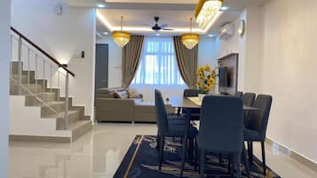 Comfort House | In-room dining