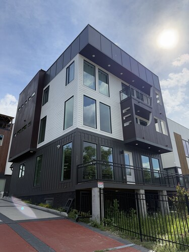 Skyrise Stay - New 5-Story w/ Rooftop Bar, Hot Tub, Elevator & Skyway Bridge
