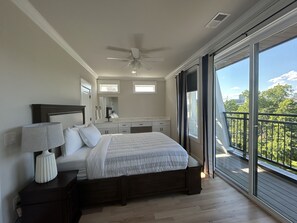 12 bedrooms, iron/ironing board, WiFi, bed sheets - Skyrise Stay - New 5-Story w/ Rooftop Bar, Hot Tub, Elevator & Skyway Bridge (Nashville)