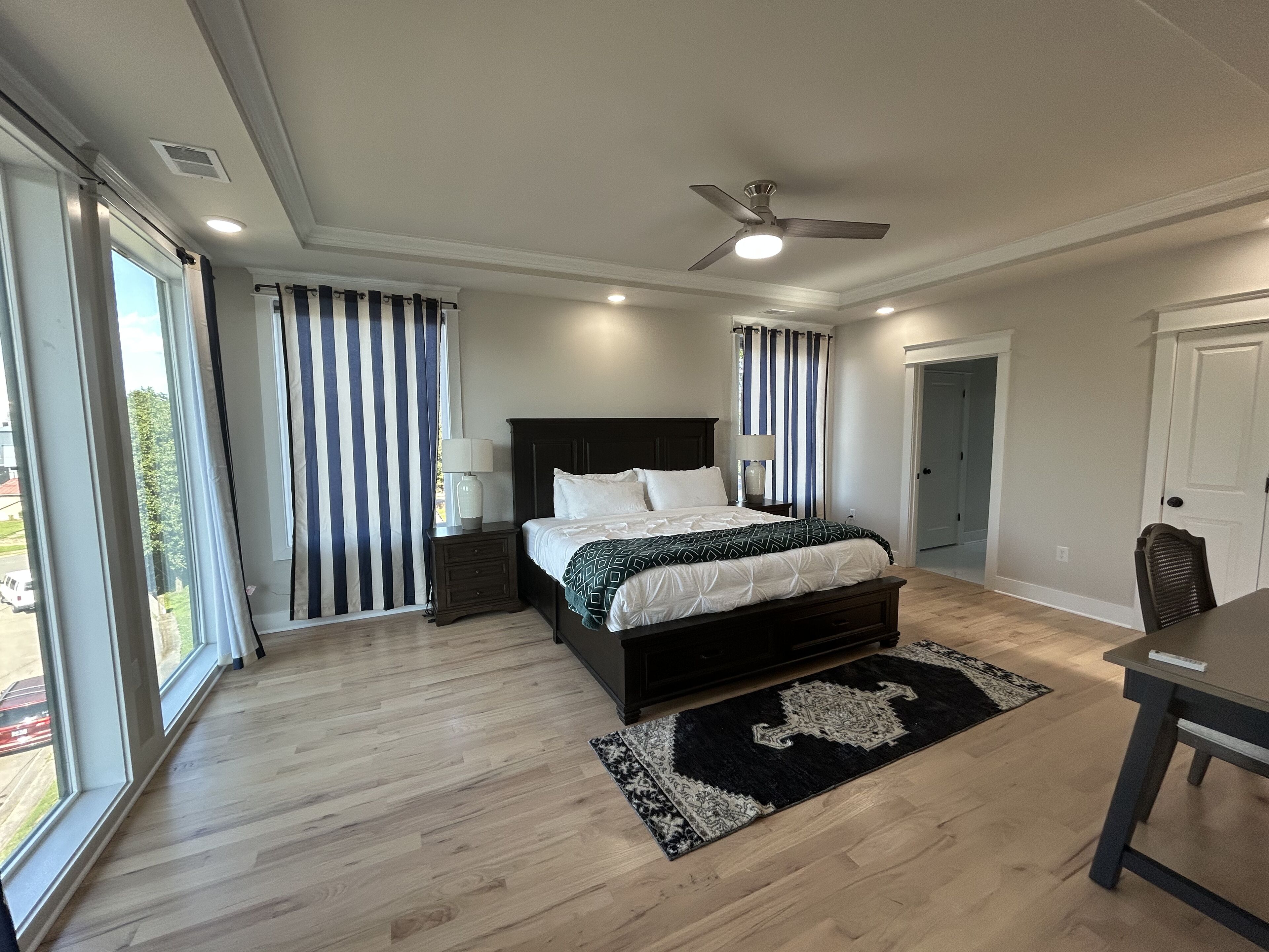 12 chambres, fer et planche à repasser, Wi-Fi, draps fournis
