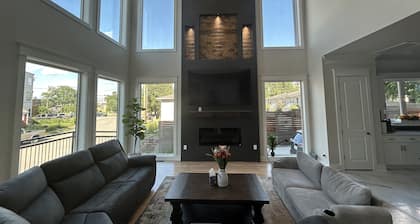 Skyrise Stay - New 5-Story w/ Rooftop Bar, Hot Tub, Elevator & Skyway Bridge
