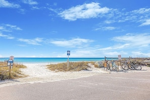 Una playa cerca