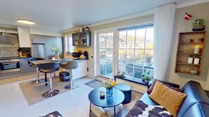 Unclassified image, 3 of 20, button